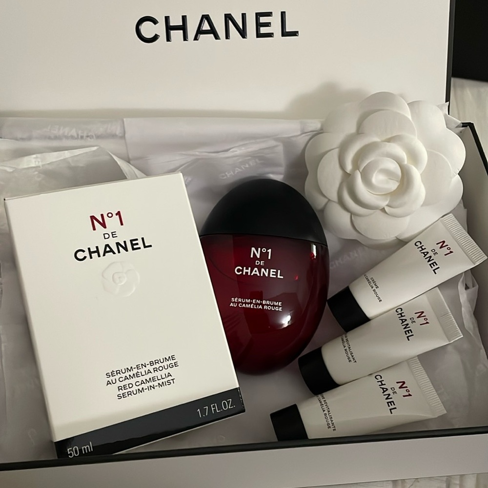 CHANEL N°1 Red Camellia Serum-in-Mist